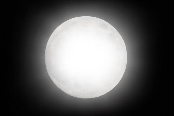 Sagittarius Moon: The Free-Spirited and Adventurous Connection